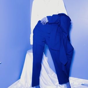 Hi-- I'm Lola. I like Blouses and Buttons ^_^